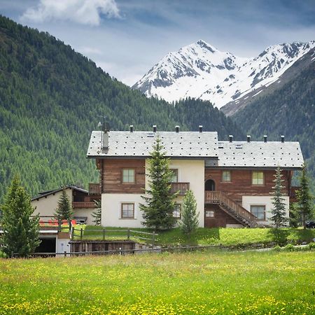 Residence Le Cascate Livigno Buitenkant foto
