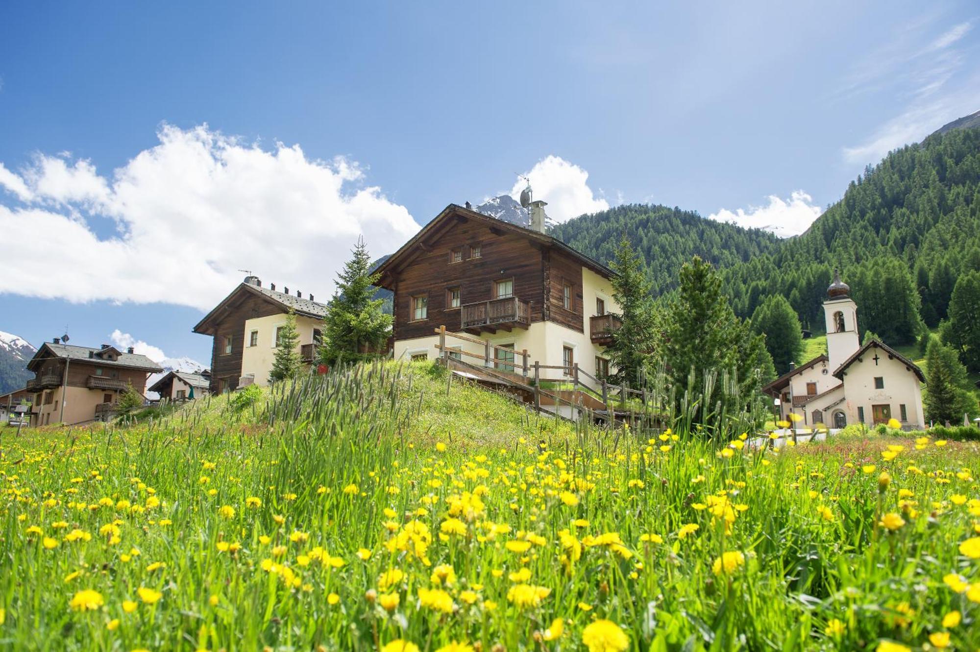 Residence Le Cascate Livigno Buitenkant foto